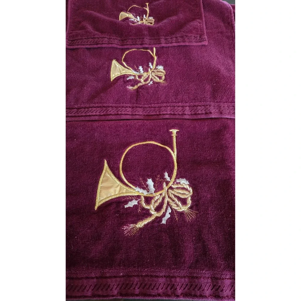 Burgundy Christmas Towel Set 4pc Gold Horn Holly Bath Hand Towels Holiday Decor